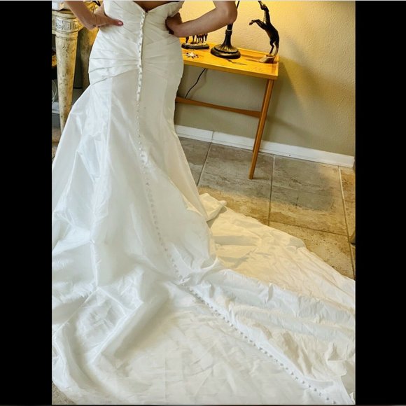 Allure Off white Strapless Wedding gown dress 8 - Picture 4 of 10